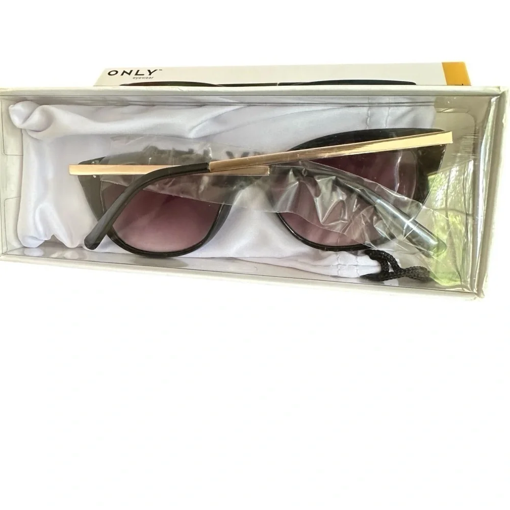 Only Eyewear Premium Bifocal Reading Sunglasses New In Box Strength 2.00